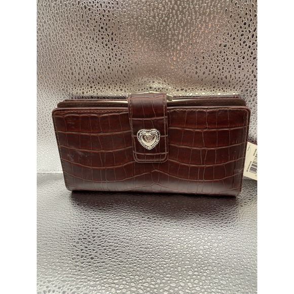 mundi Handbags - Mundi Brown Crocodile Heart Women's Wallet Clutch
